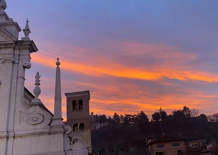 Iris- Old Town Apartment