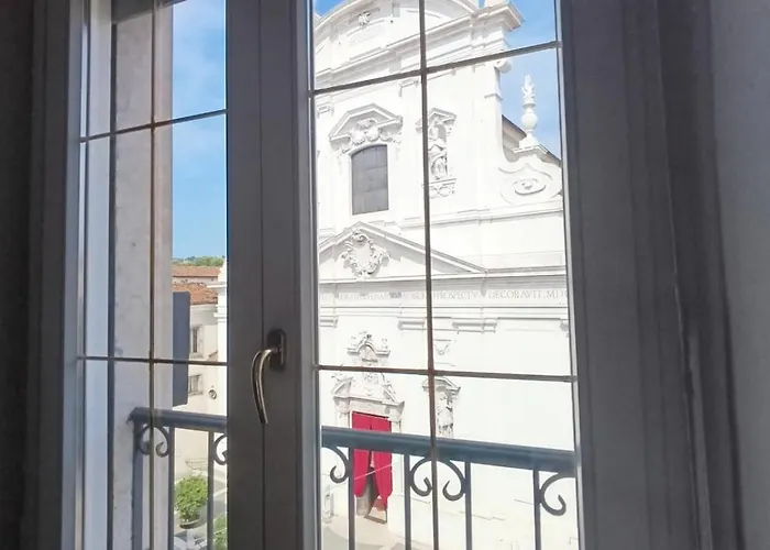 Iris- Old Town Brescia