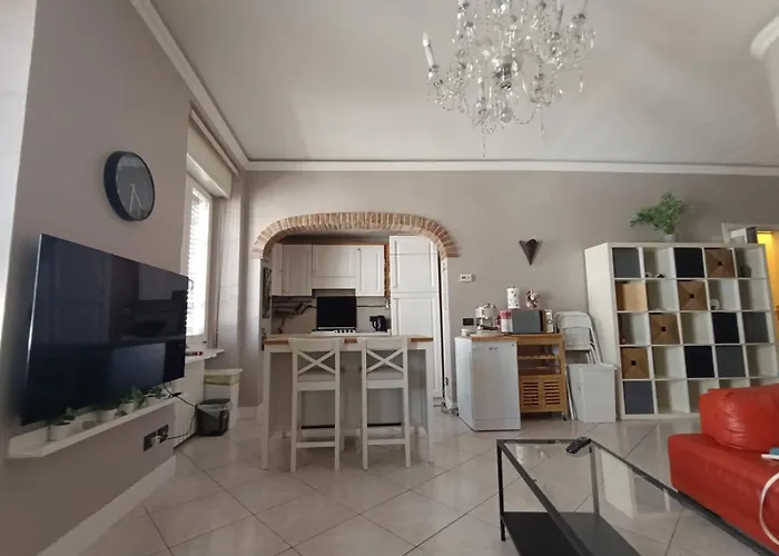 Iris- Old Town Apartment