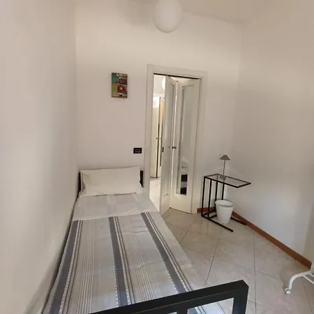 Iris- Old Town Apartment Brescia