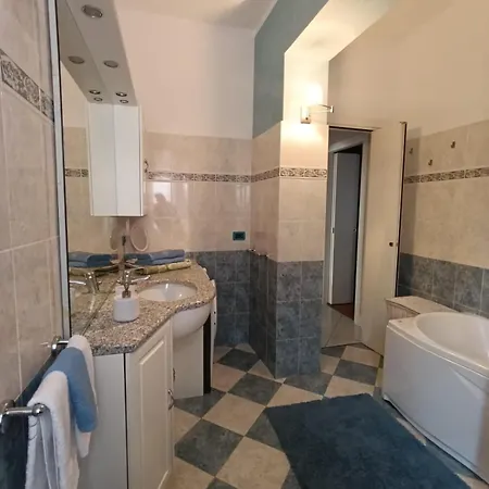 Iris- Old Town Apartment Brescia