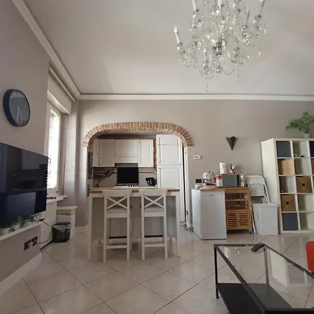 Iris- Old Town Apartment
